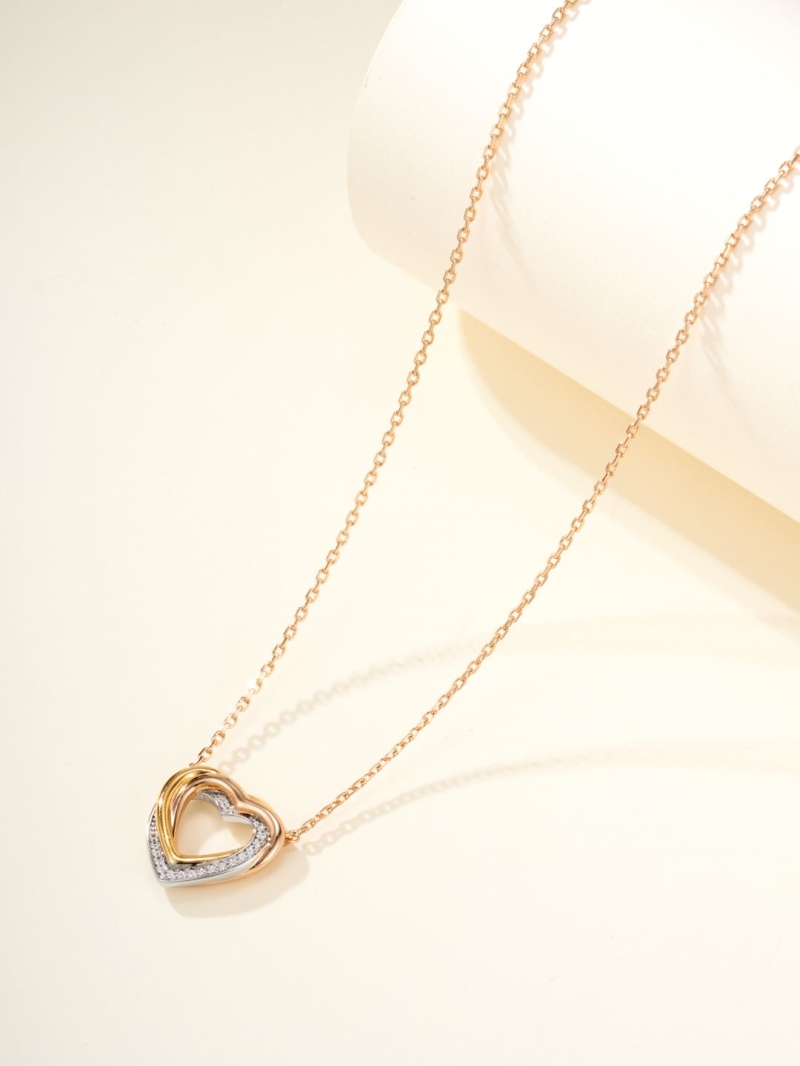 Ca*t1er necklaces